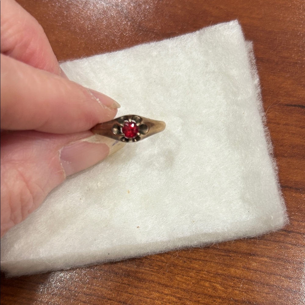 Elegant Red Gemstone Ring